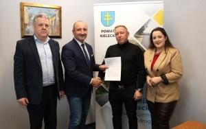 Podpisanie umowy na remont drogi powiatowej Strojnów-Krauzów (8)