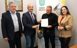 Podpisanie umowy na remont drogi powiatowej Strojnów-Krauzów (9)