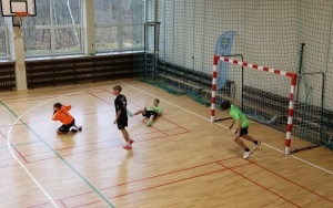 Powiatowy Turniej Halowej Piłki Nożnej o Puchar Starosty Kieleckiego  (4)