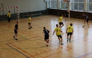 Powiatowy Turniej Halowej Piłki Nożnej o Puchar Starosty Kieleckiego  (1)