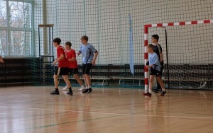 Powiatowy Turniej Halowej Piłki Nożnej o Puchar Starosty Kieleckiego  (1)