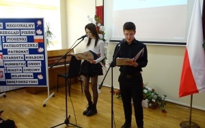 IX Przegląd Pieśni i Piosenki  Patriotycznej w Powiatowym Zespole Szkół w Chęcinach  (1)