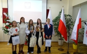 IX Przegląd Pieśni i Piosenki  Patriotycznej w Powiatowym Zespole Szkół w Chęcinach  (8)
