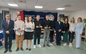 Zakończenie roku szkolnego maturzystów w PZS w Bodzentynie i Technikum nr 6 w Nowej Słupi  (8)