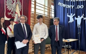Zakończenie roku szkolnego maturzystów w PZS w Bodzentynie i Technikum nr 6 w Nowej Słupi  (4)