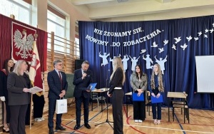 Zakończenie roku szkolnego maturzystów w PZS w Bodzentynie i Technikum nr 6 w Nowej Słupi  (3)