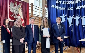 Zakończenie roku szkolnego maturzystów w PZS w Bodzentynie i Technikum nr 6 w Nowej Słupi  (8)