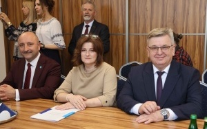 Podpisanie umowy na wsparcie szkół (2)