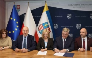 Podpisanie umowy na wsparcie szkół (3)