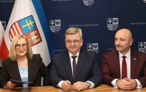 Podpisanie umowy na wsparcie szkół (5)