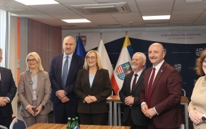 Podpisanie umowy na wsparcie szkół (7)