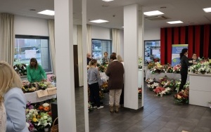 Piękne wiązanki i stroiki na kiermaszu w Starostwie Powiatowym w Kielcach (16)