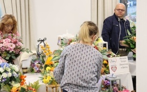 Piękne wiązanki i stroiki na kiermaszu w Starostwie Powiatowym w Kielcach (20)