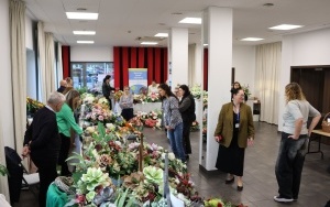 Piękne wiązanki i stroiki na kiermaszu w Starostwie Powiatowym w Kielcach (4)