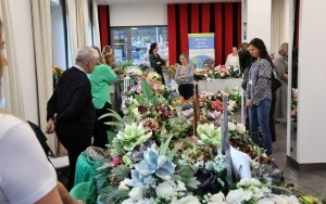 Piękne wiązanki i stroiki na kiermaszu w Starostwie Powiatowym w Kielcach (5)