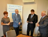 Dyrektorzy z przedłużonymi umowami