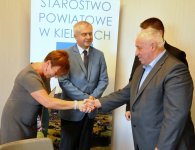 Dyrektorzy z przedłużonymi umowami