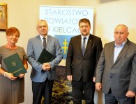 Dyrektorzy z przedłużonymi umowami