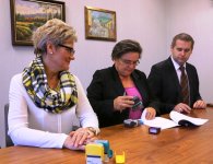 Podpisanie umów na zakup samochodów do przewozu osób niepełnosprawnych