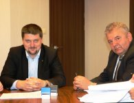 Podpisanie umów na zakup samochodów do przewozu osób niepełnosprawnych
