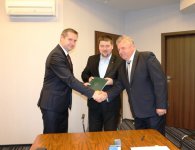 Podpisanie umów na zakup samochodów do przewozu osób niepełnosprawnych