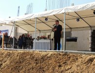 UROCZYSTE WMUROWANIE KAMIENIA WĘGIELNEGO POD BUDOWĘ FIRMY DAFI PRO S.A.