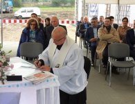 UROCZYSTE WMUROWANIE KAMIENIA WĘGIELNEGO POD BUDOWĘ FIRMY DAFI PRO S.A.