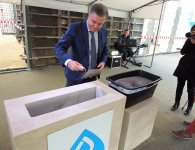 UROCZYSTE WMUROWANIE KAMIENIA WĘGIELNEGO POD BUDOWĘ FIRMY DAFI PRO S.A.