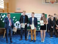 Ślubowanie uczniów klas pierwszych ZSP nr 5 w Łopusznie