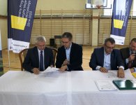 Podpisanie umowy w Zespole Szkół nr 3 w Chmielniku