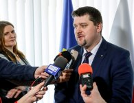 Przekazanie zestawu Autochodzik przez starostę kieleckiego Michała Godowskiego