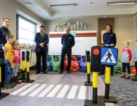Przekazanie zestawu Autochodzik przez starostę kieleckiego Michała Godowskiego