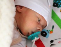 Trojaczki odwiedział starosta kielecki Michał Godowski 