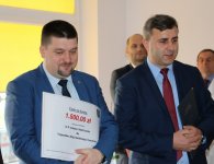 Trojaczki odwiedział starosta kielecki Michał Godowski 
