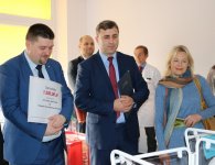 Trojaczki odwiedział starosta kielecki Michał Godowski 