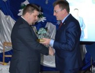 Statuetka „Wyróżnienie Gminy Zagnańsk” dla starosty kieleckiego Michała Godowskiego
