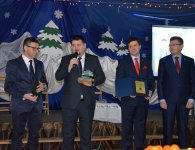 Statuetka „Wyróżnienie Gminy Zagnańsk” dla starosty kieleckiego Michała Godowskiego