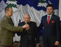 Statuetka „Wyróżnienie Gminy Zagnańsk” dla starosty kieleckiego Michała Godowskiego