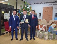 Statuetka „Wyróżnienie Gminy Zagnańsk” dla starosty kieleckiego Michała Godowskiego