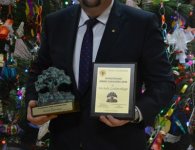 Statuetka „Wyróżnienie Gminy Zagnańsk” dla starosty kieleckiego Michała Godowskiego