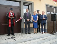 Druhowie w Smykowie ze sztandarem
