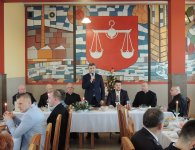Starosta kielecki Michał Godowski oraz wiecestarosta Zenon Janus uczestniczyli w spotkaniach wigilijnych w Daleszycach i Sitkówce Nowinach.