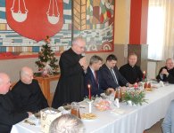 Starosta kielecki Michał Godowski oraz wiecestarosta Zenon Janus uczestniczyli w spotkaniach wigilijnych w Daleszycach i Sitkówce Nowinach.