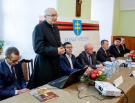 Uroczysta sesja na Św. Krzyżu 