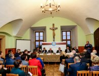 Uroczysta sesja na Św. Krzyżu 