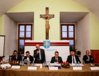 Uroczysta sesja na Św. Krzyżu 