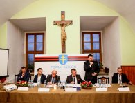 Uroczysta sesja na Św. Krzyżu 