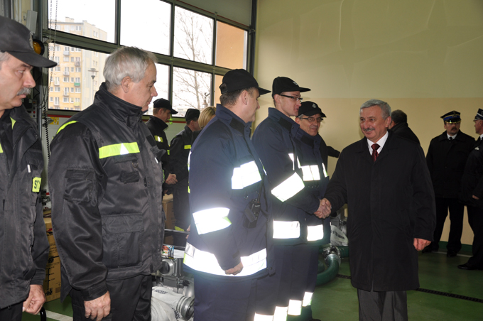 Uroczyste przekazanie pomp przez Zarząd Powiatu w Kielcach